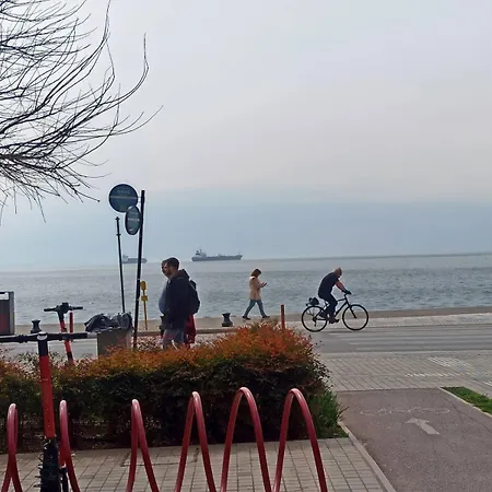 Kallaris Deluxe House 캡슐호텔